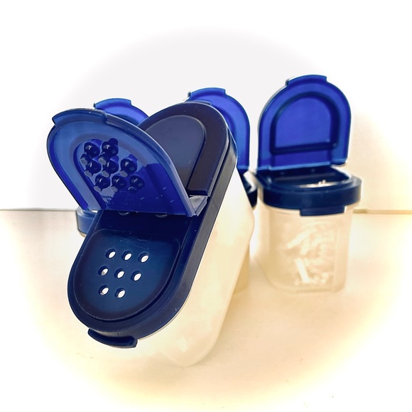 Tupperware Spice Holder Shake & Pour Set of 4 Cobalt Blue Tops Like New - Picture 8 of 8